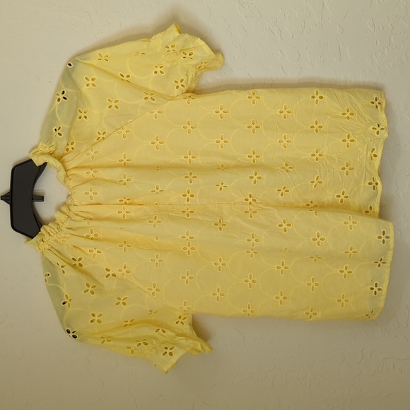 Petite Croft & Barrow Eyelet Short Sleeve Cotton Top with Ruffled Collar SP - Picture 4 of 9